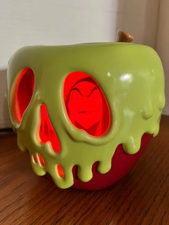 Disney villain Scentsy evil queen Poison Apple Ceramic wax warmer retired - Picture 8 of 11